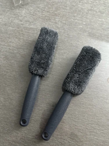 Microfiber Wheel & Rim Cleaning Brush - Blue & Grey photo review