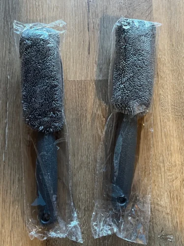 Microfiber Wheel & Rim Cleaning Brush - Blue & Grey photo review
